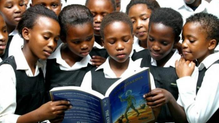Membangun Masa Depan Melalui Pendidikan Dasar di Afrika